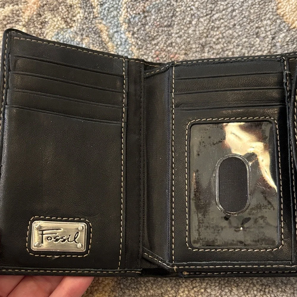 Fossil Black Leather Wallet with Contrast Stitching - Picture 3 of 9
